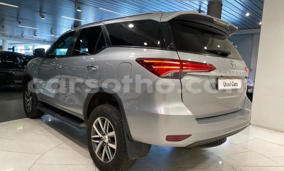 Sayi Na hannu Toyota Fortuner Silver Mota in Import - Dubai a Maseru Sayi Na hannu Toyota Fortuner Silver Mota in Import - Dubai a Maseru