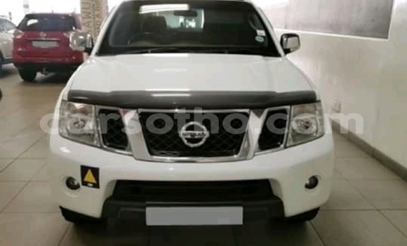 Sayi Na hannu Nissan Navara White Mota in Import - Dubai a Maseru Sayi Na hannu Nissan Navara White Mota in Import - Dubai a Maseru