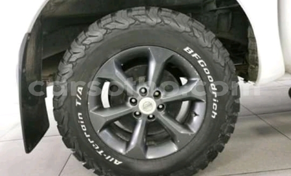 Sayi Na hannu Nissan Navara White Mota in Import - Dubai a Maseru Sayi Na hannu Nissan Navara White Mota in Import - Dubai a Maseru
