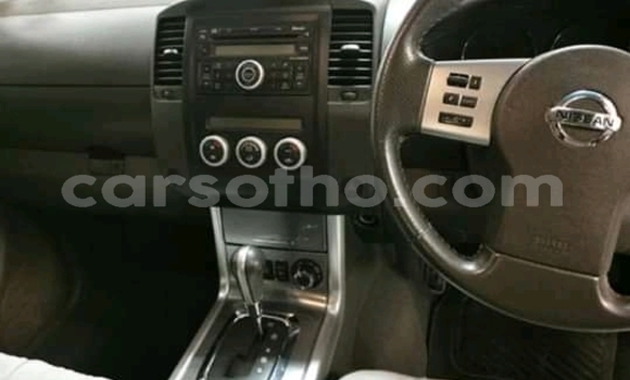 Sayi Na hannu Nissan Navara White Mota in Import - Dubai a Maseru Sayi Na hannu Nissan Navara White Mota in Import - Dubai a Maseru