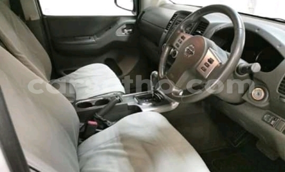 Sayi Na hannu Nissan Navara White Mota in Import - Dubai a Maseru Sayi Na hannu Nissan Navara White Mota in Import - Dubai a Maseru