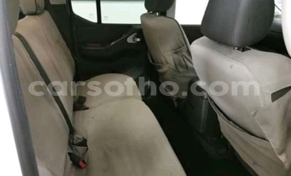 Sayi Na hannu Nissan Navara White Mota in Import - Dubai a Maseru Sayi Na hannu Nissan Navara White Mota in Import - Dubai a Maseru