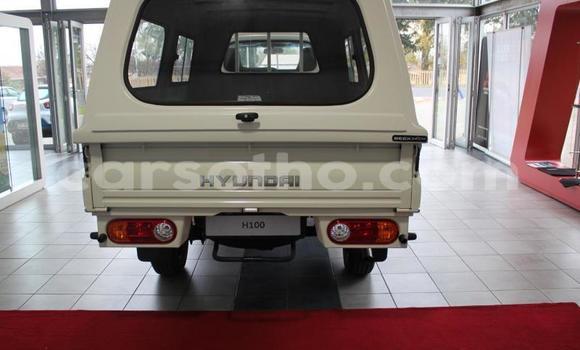 Acheter Occasion Voiture Hyundai H1 Blanc à Maseru, Maseru Acheter Occasion Voiture Hyundai H1 Blanc à Maseru, Maseru