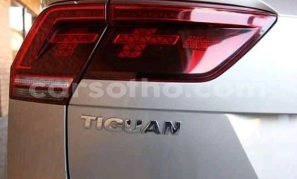 Sayi Na hannu Volkswagen Tiguan Silver Mota in Import - Dubai a Maseru Sayi Na hannu Volkswagen Tiguan Silver Mota in Import - Dubai a Maseru