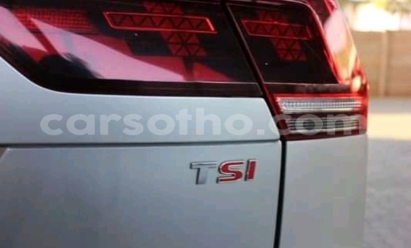 Sayi Na hannu Volkswagen Tiguan Silver Mota in Import - Dubai a Maseru Sayi Na hannu Volkswagen Tiguan Silver Mota in Import - Dubai a Maseru