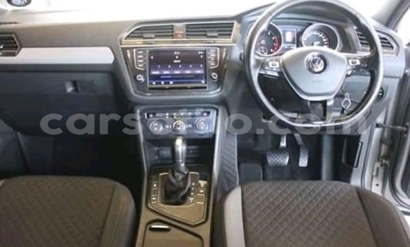 Sayi Na hannu Volkswagen Tiguan Silver Mota in Import - Dubai a Maseru Sayi Na hannu Volkswagen Tiguan Silver Mota in Import - Dubai a Maseru