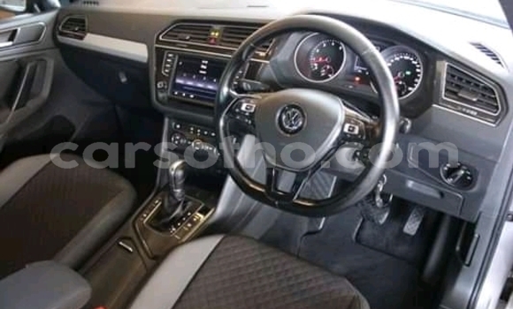 Sayi Na hannu Volkswagen Tiguan Silver Mota in Import - Dubai a Maseru Sayi Na hannu Volkswagen Tiguan Silver Mota in Import - Dubai a Maseru