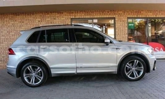 Sayi Na hannu Volkswagen Tiguan Silver Mota in Import - Dubai a Maseru Sayi Na hannu Volkswagen Tiguan Silver Mota in Import - Dubai a Maseru