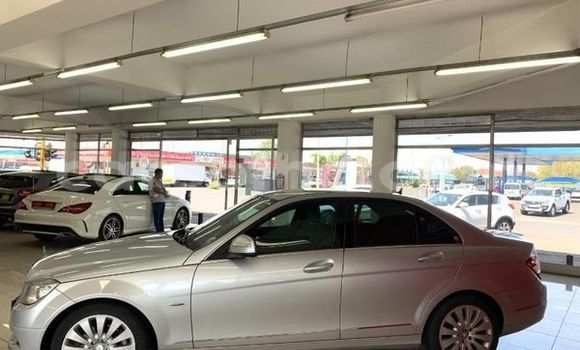 Sayi Na hannu Mercedes-Benz C–Class Silver Mota in Maseru a Maseru Sayi Na hannu Mercedes-Benz C–Class Silver Mota in Maseru a Maseru