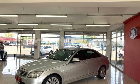 Sayi Na hannu Mercedes-Benz C–Class Silver Mota in Maseru a Maseru Sayi Na hannu Mercedes-Benz C–Class Silver Mota in Maseru a Maseru