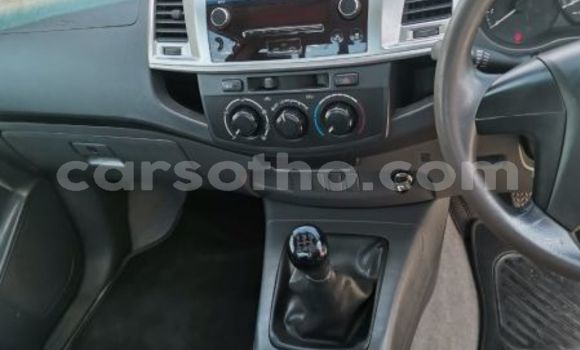 Acheter Occasion Voiture Toyota Hilux Blanc à Maputsoe, Leribe Acheter Occasion Voiture Toyota Hilux Blanc à Maputsoe, Leribe