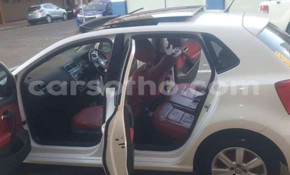 Acheter Occasion Voiture Volkswagen Polo Blanc à Maputsoa, Leribe Acheter Occasion Voiture Volkswagen Polo Blanc à Maputsoa, Leribe