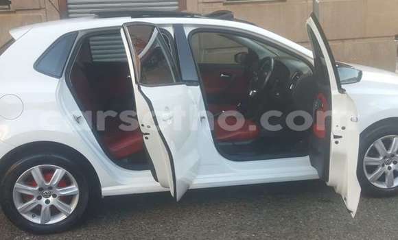 Acheter Occasion Voiture Volkswagen Polo Blanc à Maputsoa, Leribe Acheter Occasion Voiture Volkswagen Polo Blanc à Maputsoa, Leribe