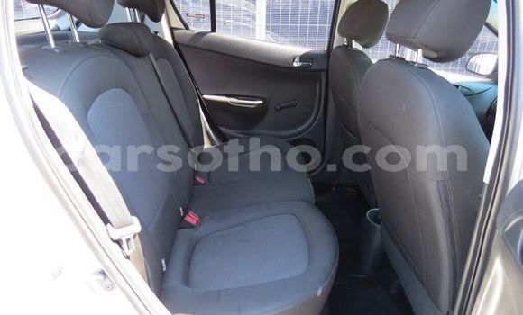 Buy Used Hyundai i20 Silver Car in Mafeteng in Mafeteng Buy Used Hyundai i20 Silver Car in Mafeteng in Mafeteng