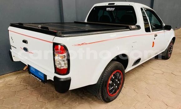 Buy Used Ford Bronco White Car in Maseru in Maseru Buy Used Ford Bronco White Car in Maseru in Maseru