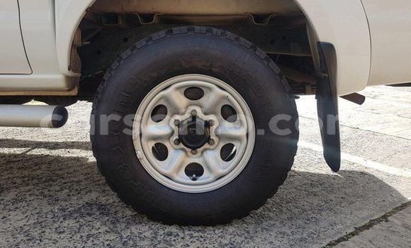 اشتري مستعمل Nissan Hardbody White سيارة في Maputsoe في Leribe اشتري مستعمل Nissan Hardbody White سيارة في Maputsoe في Leribe