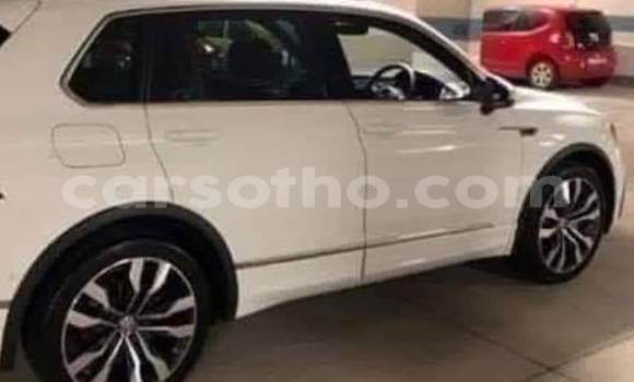 Sayi Na hannu Volkswagen Tiguan White Mota in Butha–Buthe a Thaba-Tseka Sayi Na hannu Volkswagen Tiguan White Mota in Butha–Buthe a Thaba-Tseka