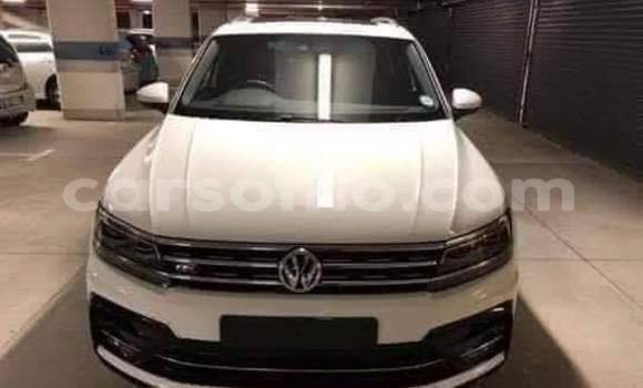 Sayi Na hannu Volkswagen Tiguan White Mota in Butha–Buthe a Thaba-Tseka Sayi Na hannu Volkswagen Tiguan White Mota in Butha–Buthe a Thaba-Tseka