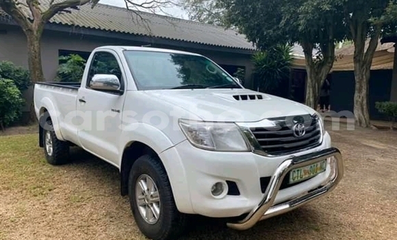 Buy Used Toyota Hilux White Car in Maseru in Maseru Buy Used Toyota Hilux White Car in Maseru in Maseru