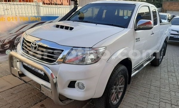 Acheter Occasion Voiture Toyota Hilux Blanc à Maputsoe, Leribe Acheter Occasion Voiture Toyota Hilux Blanc à Maputsoe, Leribe