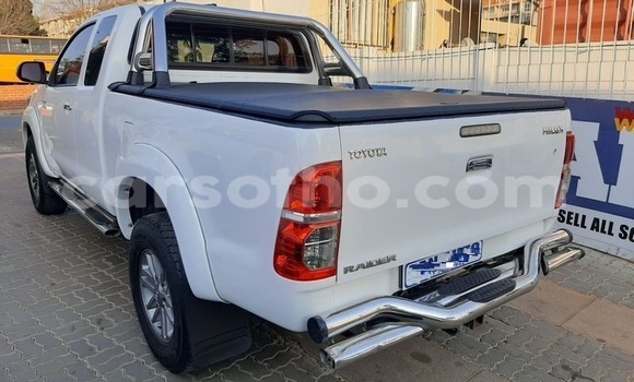 Acheter Occasion Voiture Toyota Hilux Blanc à Maputsoe, Leribe Acheter Occasion Voiture Toyota Hilux Blanc à Maputsoe, Leribe