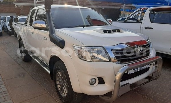 Acheter Occasion Voiture Toyota Hilux Blanc à Maputsoe, Leribe Acheter Occasion Voiture Toyota Hilux Blanc à Maputsoe, Leribe