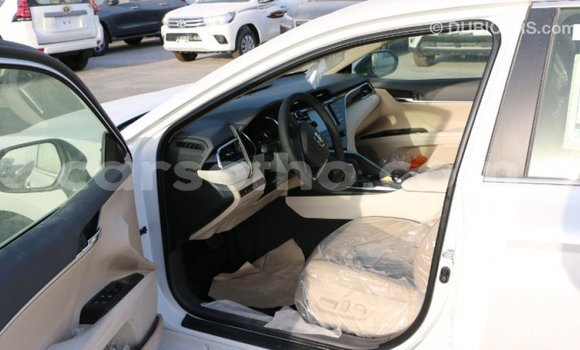 Sayi Imported Toyota Camry White Mota in Import - Dubai a Maseru Sayi Imported Toyota Camry White Mota in Import - Dubai a Maseru