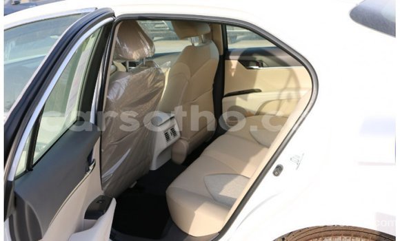 Sayi Imported Toyota Camry White Mota in Import - Dubai a Maseru Sayi Imported Toyota Camry White Mota in Import - Dubai a Maseru