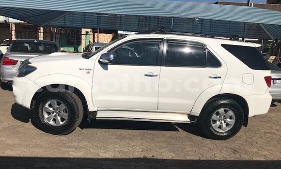 Acheter Occasion Voiture Toyota Fortuner Blanc à Maputsoe, Leribe Acheter Occasion Voiture Toyota Fortuner Blanc à Maputsoe, Leribe