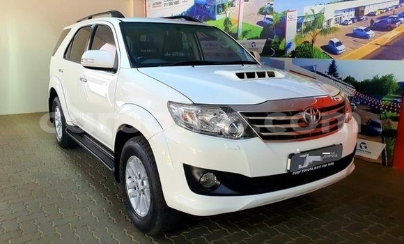 Acheter Occasion Voiture Toyota Fortuner Blanc à Maputsoe, Leribe Acheter Occasion Voiture Toyota Fortuner Blanc à Maputsoe, Leribe