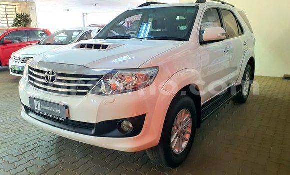 Acheter Occasion Voiture Toyota Fortuner Blanc à Maputsoe, Leribe Acheter Occasion Voiture Toyota Fortuner Blanc à Maputsoe, Leribe