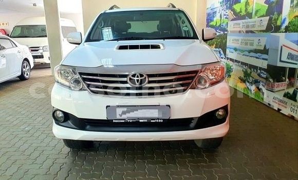Acheter Occasion Voiture Toyota Fortuner Blanc à Maputsoe, Leribe Acheter Occasion Voiture Toyota Fortuner Blanc à Maputsoe, Leribe