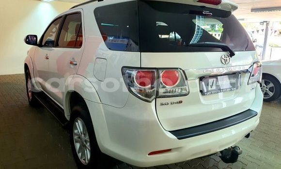 Acheter Occasion Voiture Toyota Fortuner Blanc à Maputsoe, Leribe Acheter Occasion Voiture Toyota Fortuner Blanc à Maputsoe, Leribe