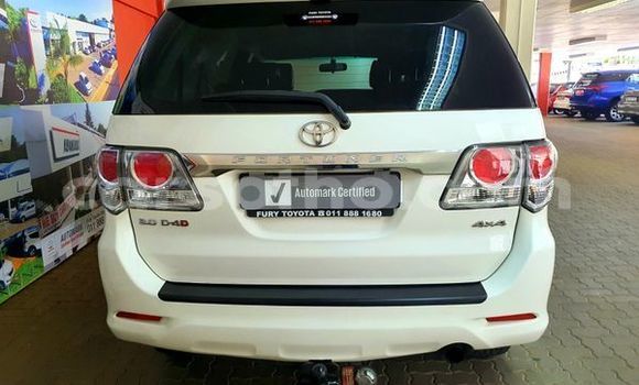 Acheter Occasion Voiture Toyota Fortuner Blanc à Maputsoe, Leribe Acheter Occasion Voiture Toyota Fortuner Blanc à Maputsoe, Leribe