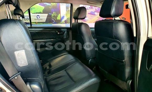 Acheter Occasion Voiture Toyota Fortuner Blanc à Maputsoe, Leribe Acheter Occasion Voiture Toyota Fortuner Blanc à Maputsoe, Leribe