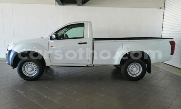 Buy Used Isuzu D–MAX Green Car in Maseru in Maseru Buy Used Isuzu D–MAX Green Car in Maseru in Maseru