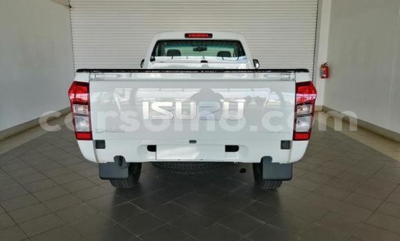 Buy Used Isuzu D–MAX Green Car in Maseru in Maseru Buy Used Isuzu D–MAX Green Car in Maseru in Maseru