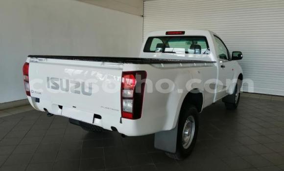 Buy Used Isuzu D–MAX Green Car in Maseru in Maseru Buy Used Isuzu D–MAX Green Car in Maseru in Maseru