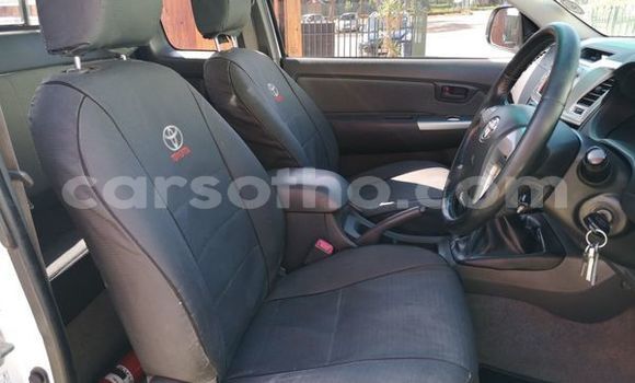 اشتري مستعمل Toyota Hilux White سيارة في Maputsoe في Leribe اشتري مستعمل Toyota Hilux White سيارة في Maputsoe في Leribe