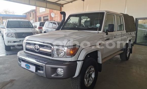 Sayi Na hannu Toyota Land Cruiser White Mota in Maseru a Maseru Sayi Na hannu Toyota Land Cruiser White Mota in Maseru a Maseru