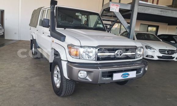 Sayi Na hannu Toyota Land Cruiser White Mota in Maseru a Maseru Sayi Na hannu Toyota Land Cruiser White Mota in Maseru a Maseru