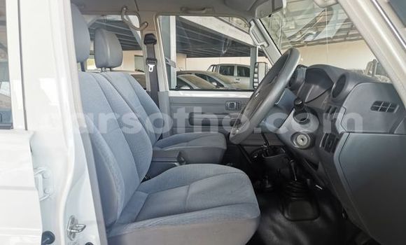Sayi Na hannu Toyota Land Cruiser White Mota in Maseru a Maseru Sayi Na hannu Toyota Land Cruiser White Mota in Maseru a Maseru