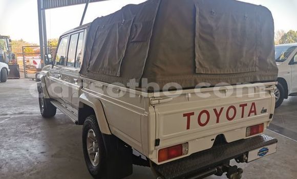 Sayi Na hannu Toyota Land Cruiser White Mota in Maseru a Maseru Sayi Na hannu Toyota Land Cruiser White Mota in Maseru a Maseru