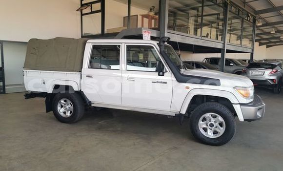 Sayi Na hannu Toyota Land Cruiser White Mota in Maseru a Maseru Sayi Na hannu Toyota Land Cruiser White Mota in Maseru a Maseru