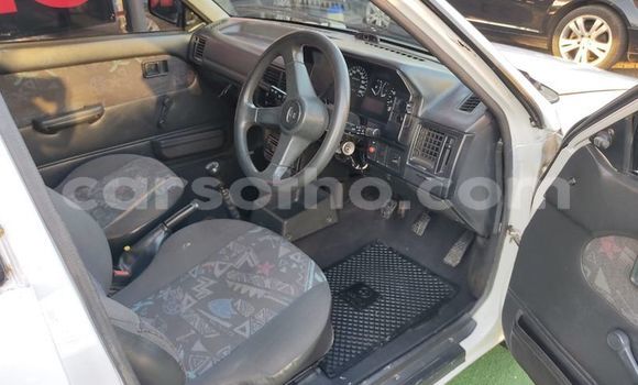 Acheter Occasion Voiture Mazda Revue Blanc à Maputsoa, Leribe Acheter Occasion Voiture Mazda Revue Blanc à Maputsoa, Leribe