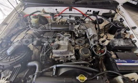 Sayi Na hannu Toyota Hilux White Mota in Butha–Buthe a Thaba-Tseka Sayi Na hannu Toyota Hilux White Mota in Butha–Buthe a Thaba-Tseka