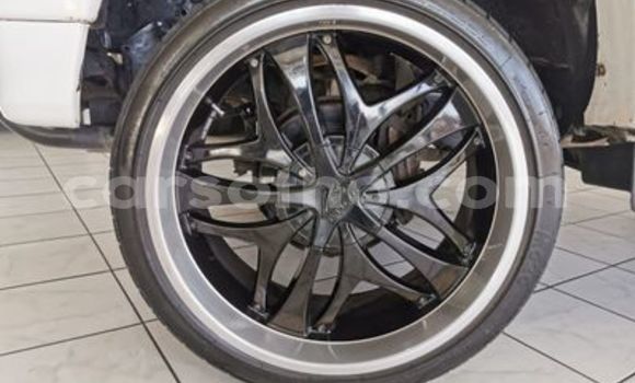 Sayi Na hannu Toyota Hilux White Mota in Butha–Buthe a Thaba-Tseka Sayi Na hannu Toyota Hilux White Mota in Butha–Buthe a Thaba-Tseka