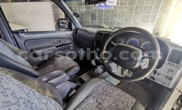 Sayi Na hannu Toyota Hilux White Mota in Butha–Buthe a Thaba-Tseka Sayi Na hannu Toyota Hilux White Mota in Butha–Buthe a Thaba-Tseka