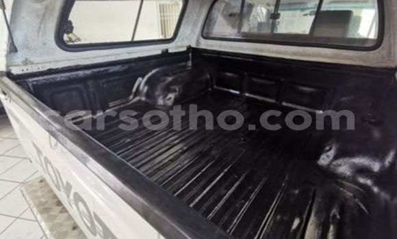 Sayi Na hannu Toyota Hilux White Mota in Butha–Buthe a Thaba-Tseka Sayi Na hannu Toyota Hilux White Mota in Butha–Buthe a Thaba-Tseka