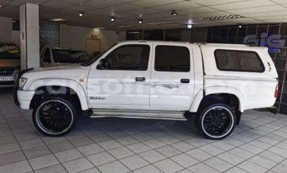Sayi Na hannu Toyota Hilux White Mota in Butha–Buthe a Thaba-Tseka Sayi Na hannu Toyota Hilux White Mota in Butha–Buthe a Thaba-Tseka